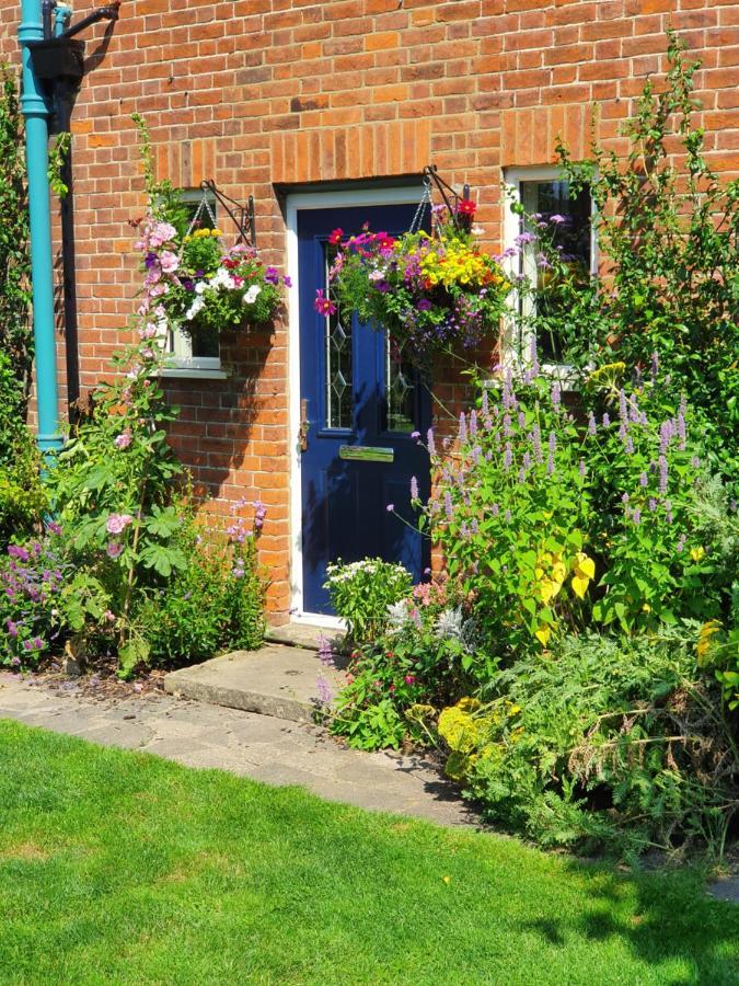 The Lodge Stanwell Exterior foto