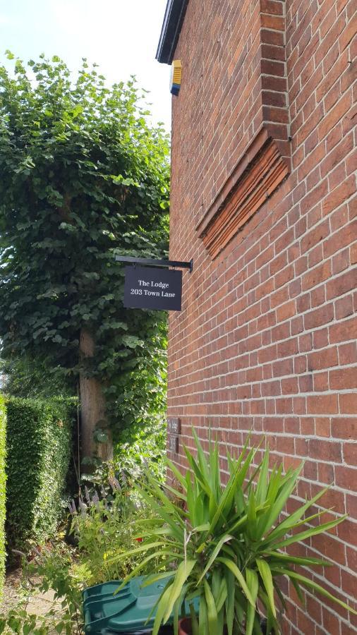 The Lodge Stanwell Exterior foto